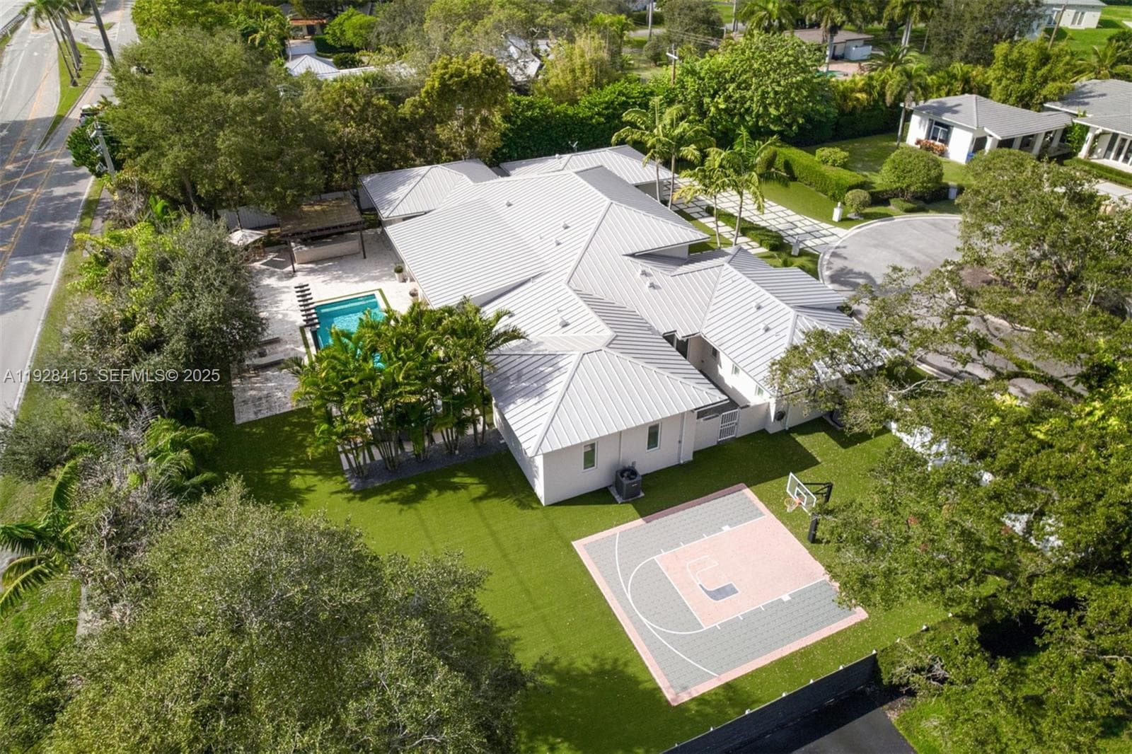 7222 SW 79th Ter, Miami FL 33143 — 33