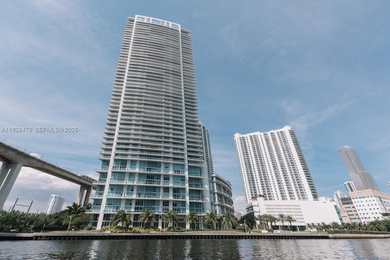 92 SW 3RD St # 1512, Miami FL 33130 — 1