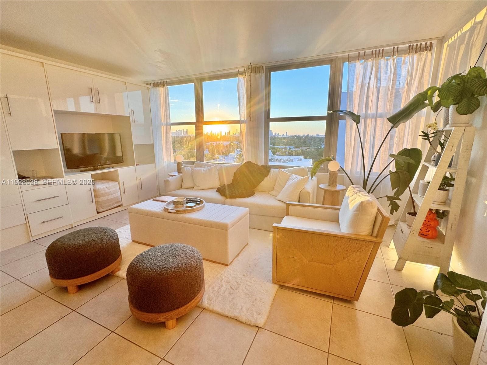2899 Collins Ave # 1004, Miami Beach FL 33140 — 1