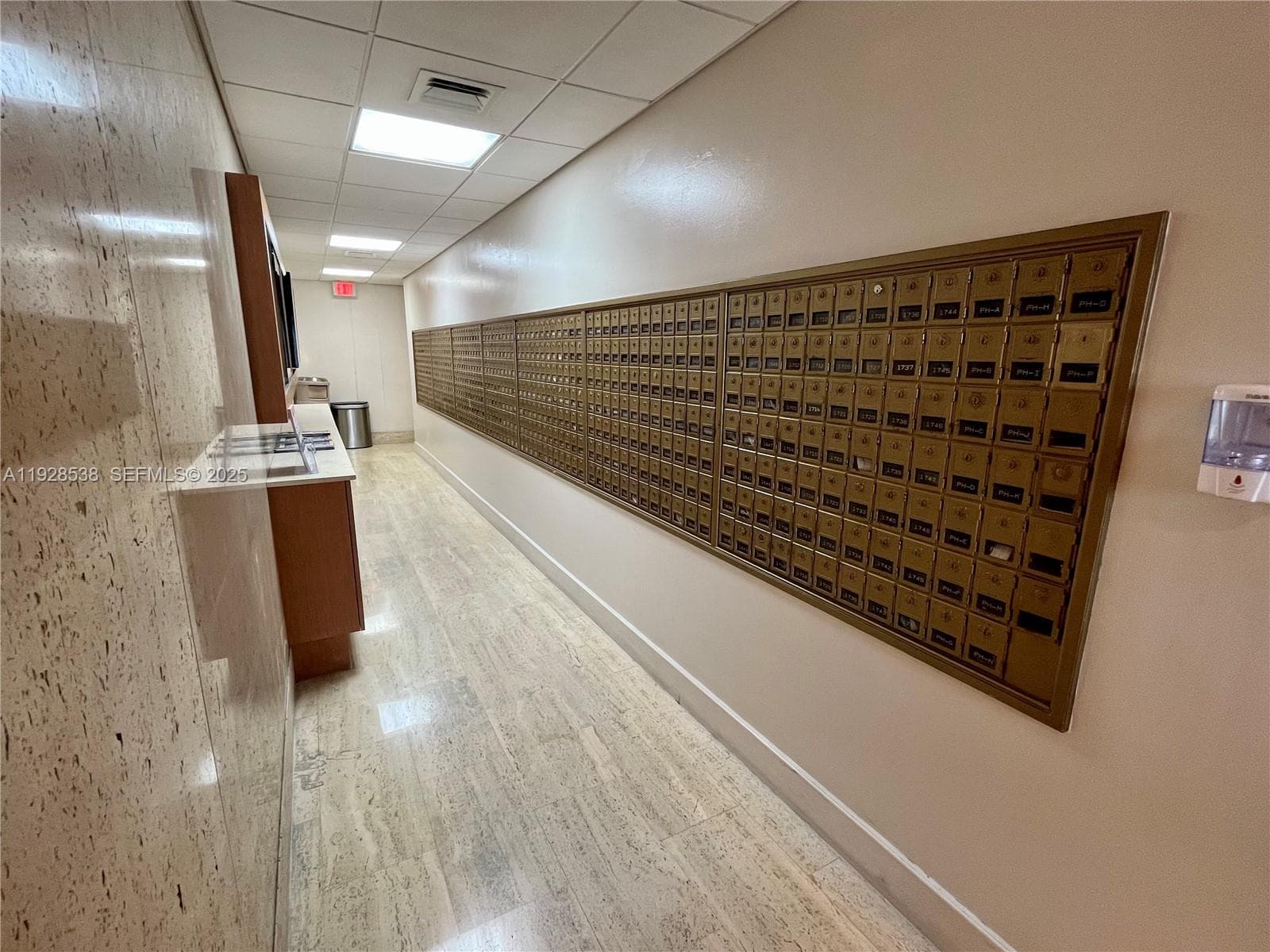 2899 Collins Ave # 1004, Miami Beach FL 33140 — 34