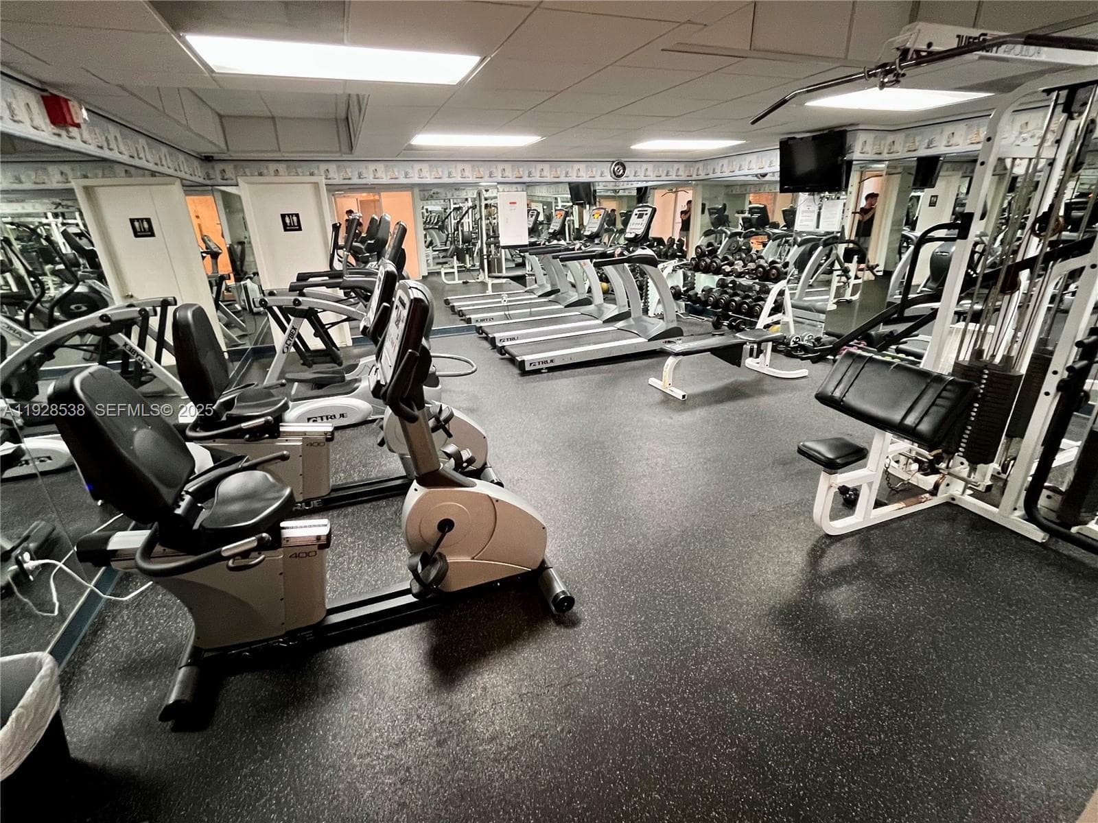 2899 Collins Ave # 1004, Miami Beach FL 33140 — 33