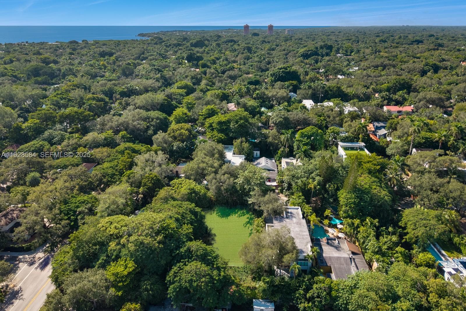 3729 Kumquat Ave, Miami FL 33133 — 7