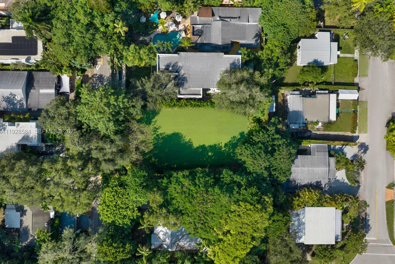 3729 Kumquat Ave, Miami FL 33133 — 5
