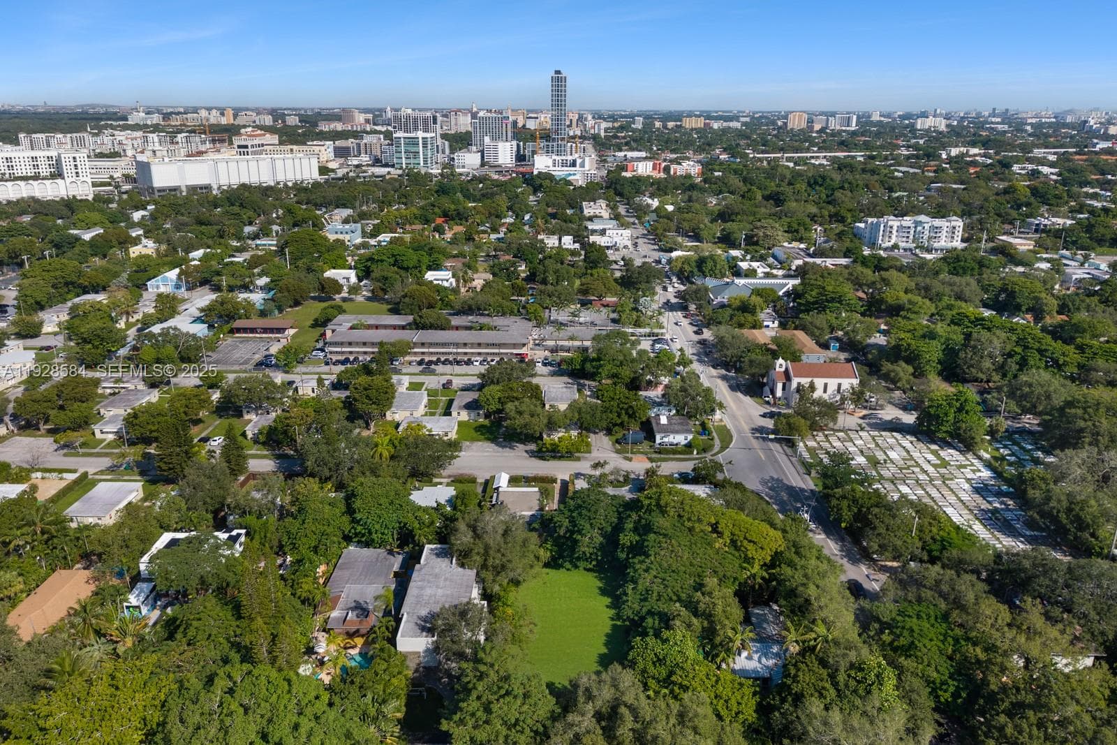 3729 Kumquat Ave, Miami FL 33133 — 9