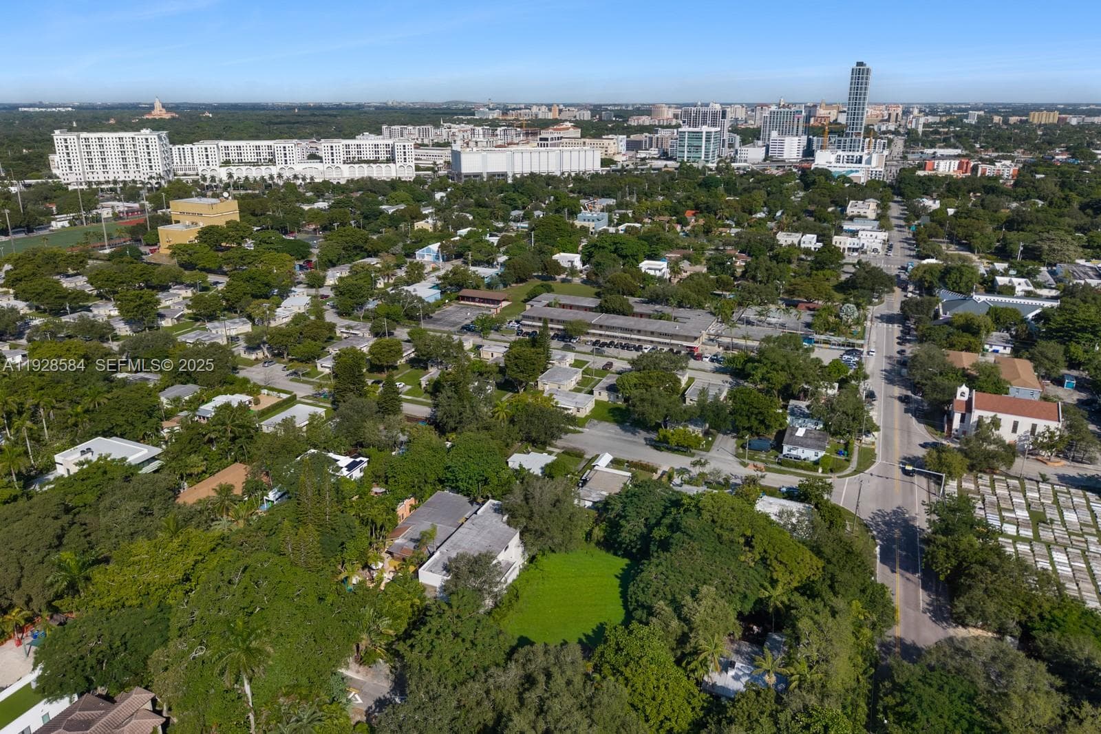 3729 Kumquat Ave, Miami FL 33133 — 10