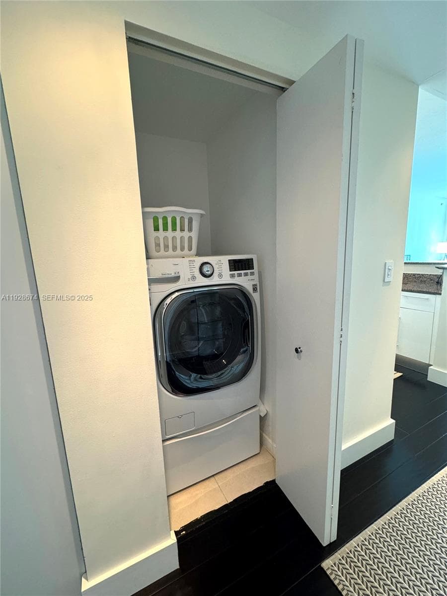 335 S Biscayne Blvd # 2403, Miami FL 33131 — 3