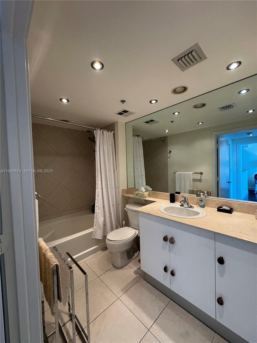335 S Biscayne Blvd # 2403, Miami FL 33131 — 15