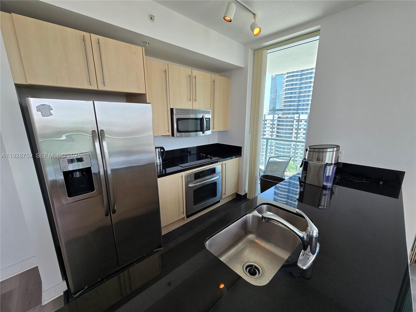 79 SW 12th St, Miami FL 33130 — 3