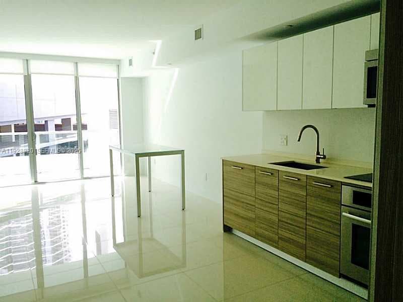 1300 BRICKELL BAY DR # 1100, Miami FL 33131 — 25