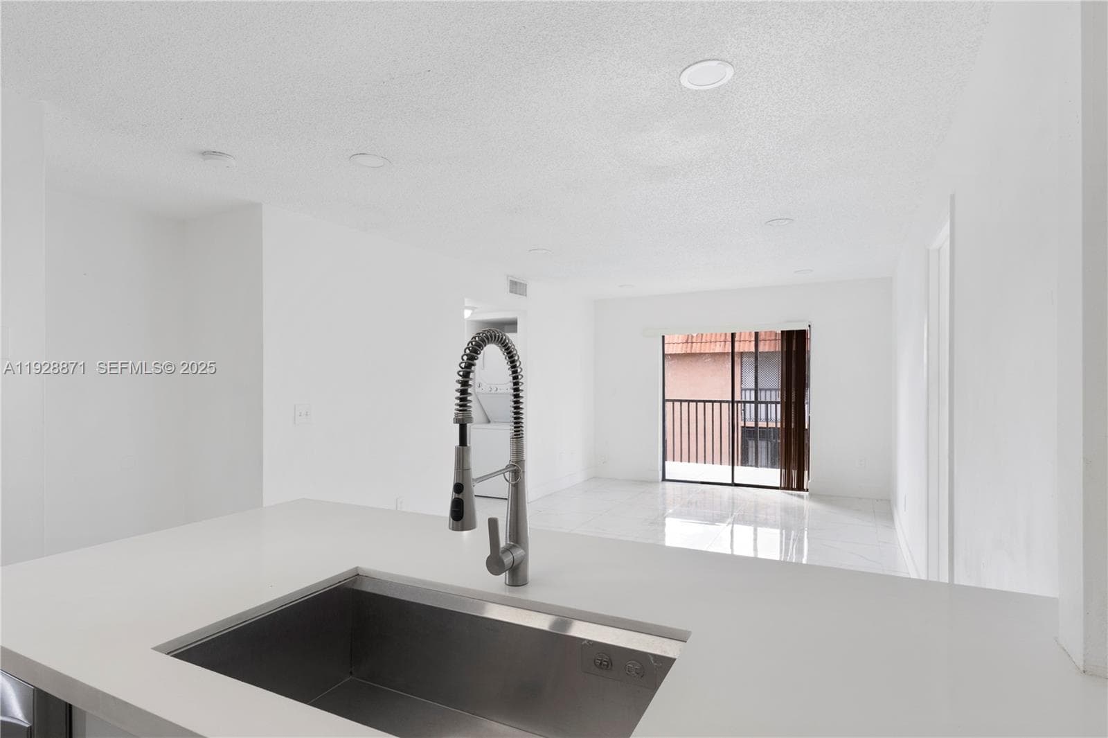 6580 W 27th Ct # 21, Hialeah FL 33016 — 5