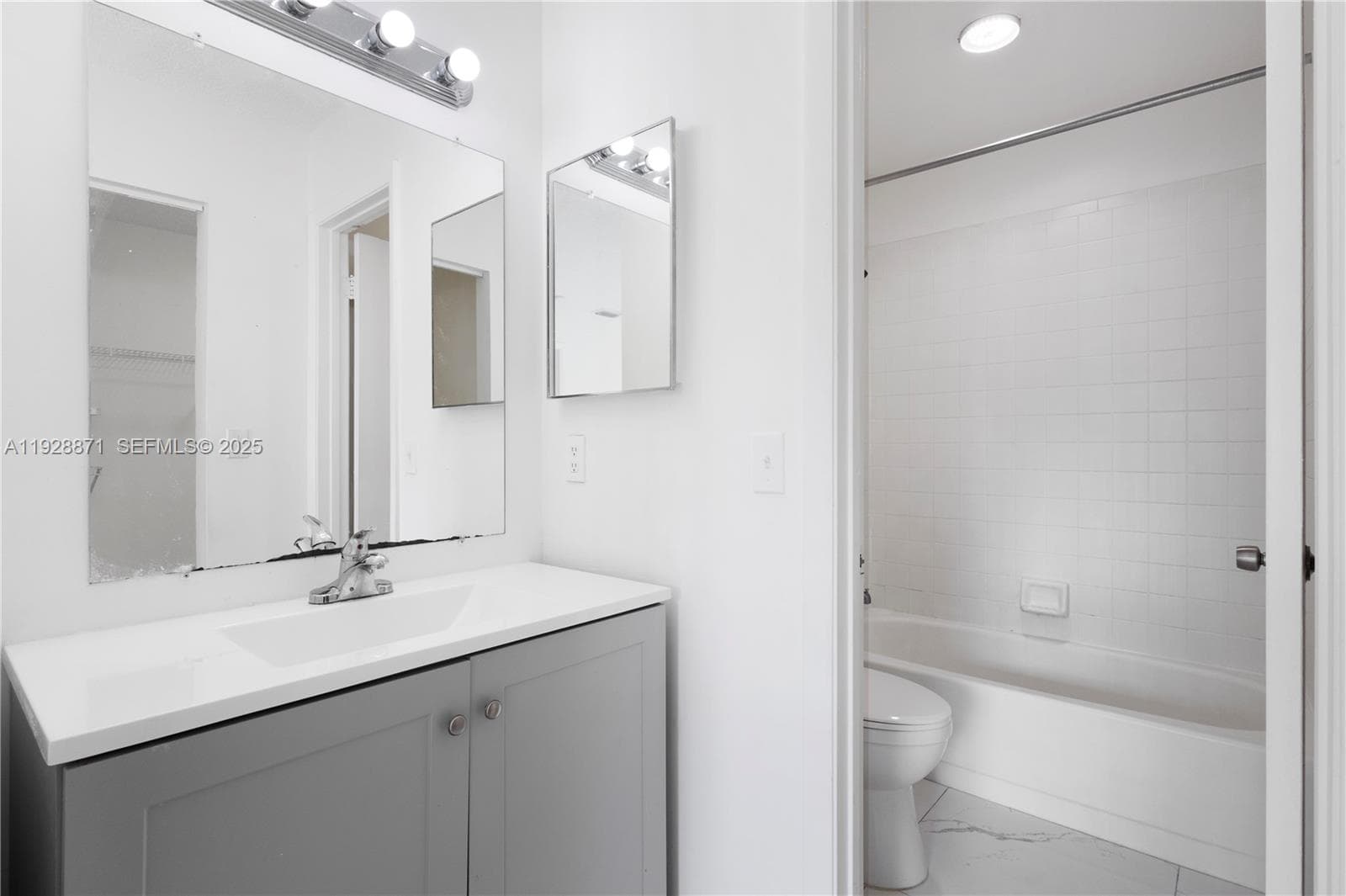 6580 W 27th Ct # 21, Hialeah FL 33016 — 14