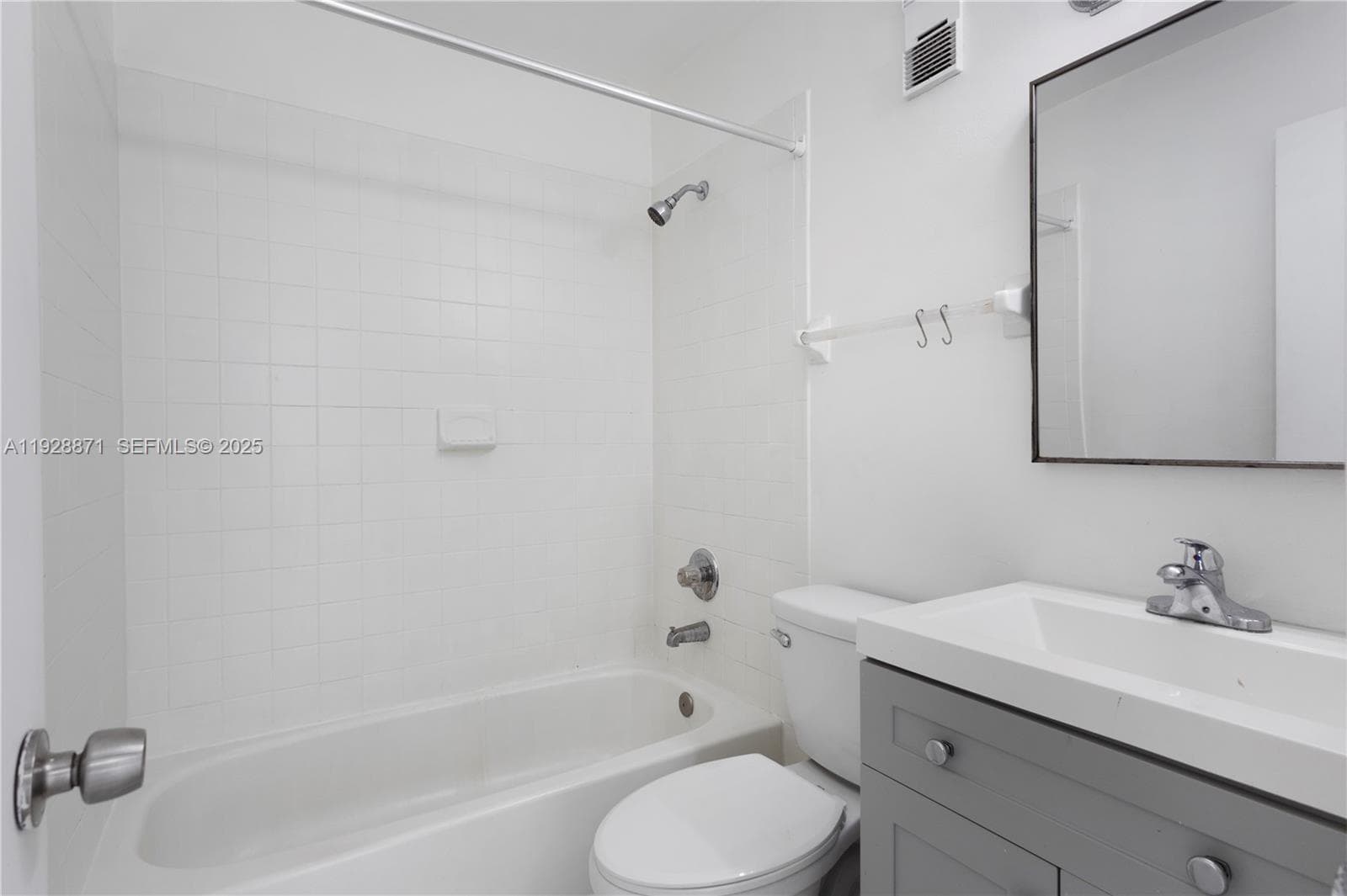 6580 W 27th Ct # 21, Hialeah FL 33016 — 21