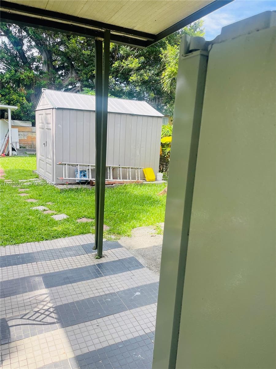 2045 NW 34th St, Miami FL 33142 — 12