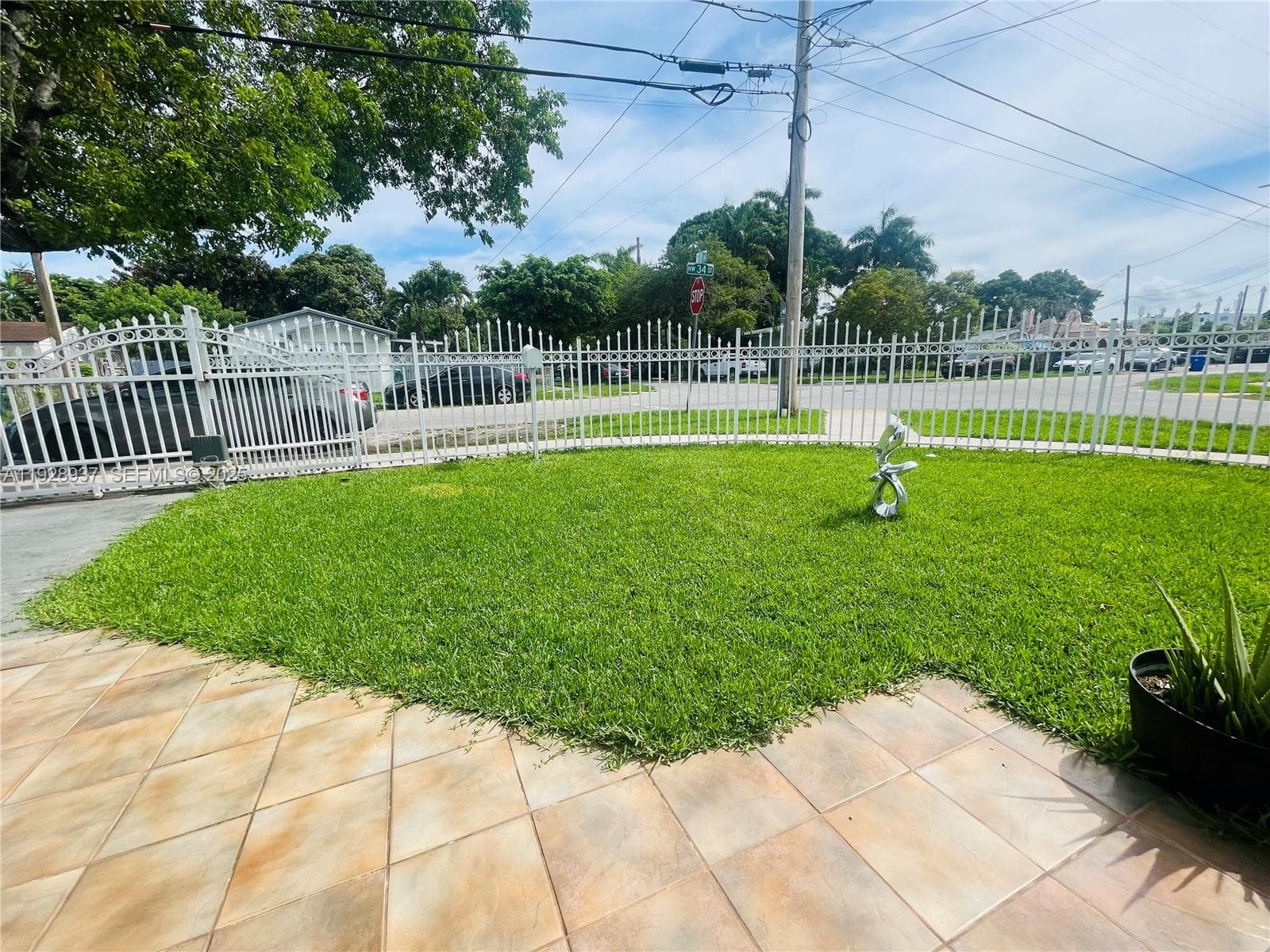 2045 NW 34th St, Miami FL 33142 — 3