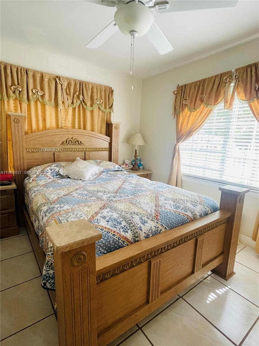 2045 NW 34th St, Miami FL 33142 — 11
