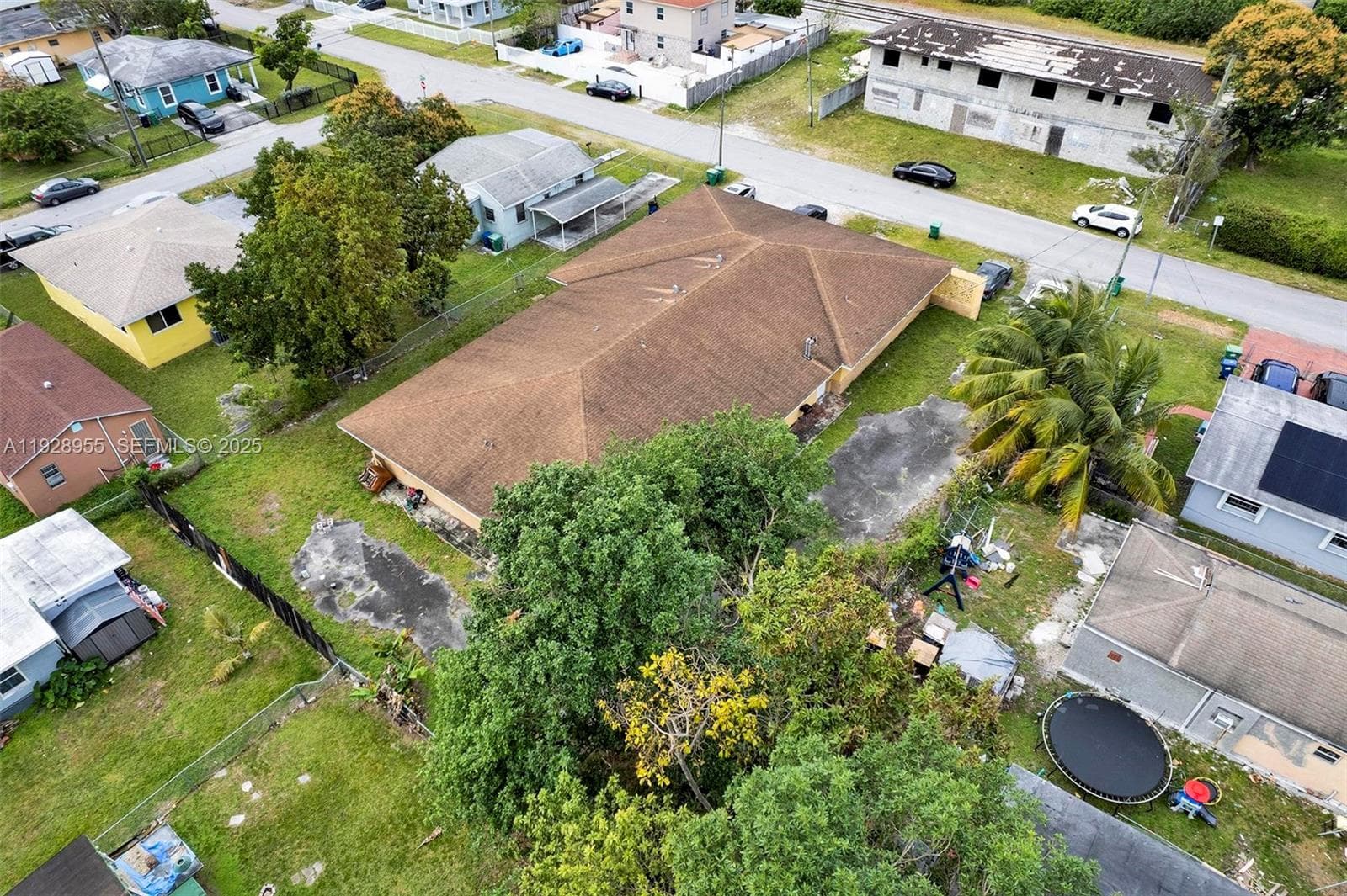 1910 NW 72nd St, Miami FL 33147 — 36