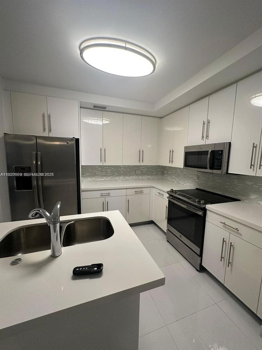 2651 NE 212th Ter # 400, Miami FL 33180 — 3