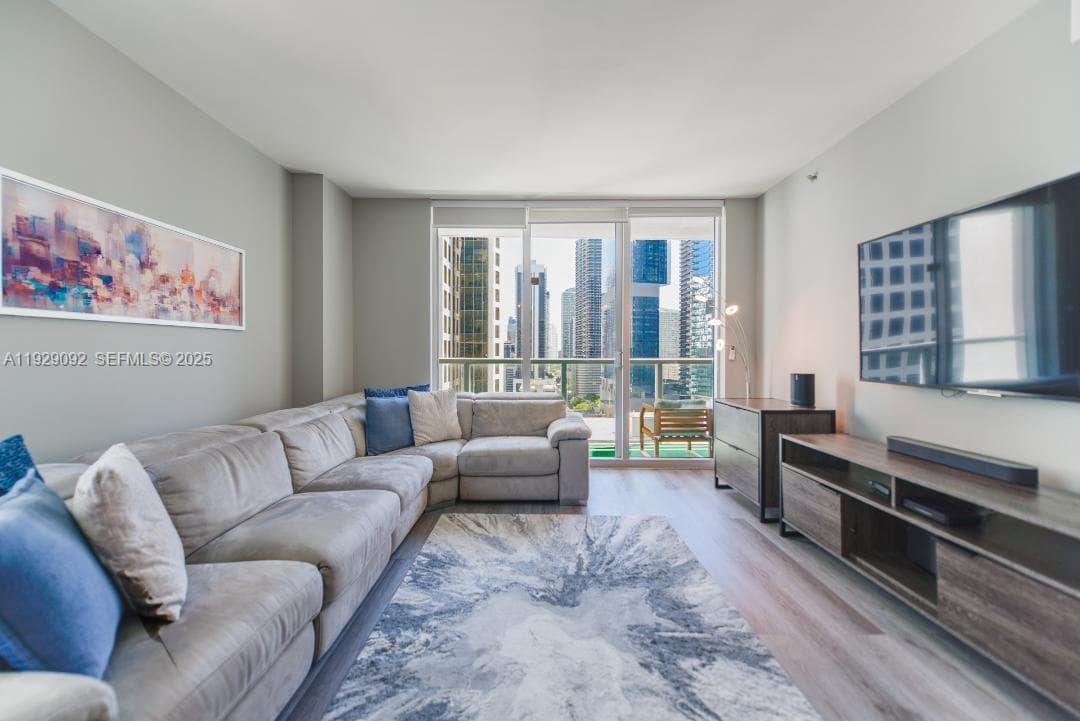 55 SE 6th St # 2110, Miami FL 33131 — 2