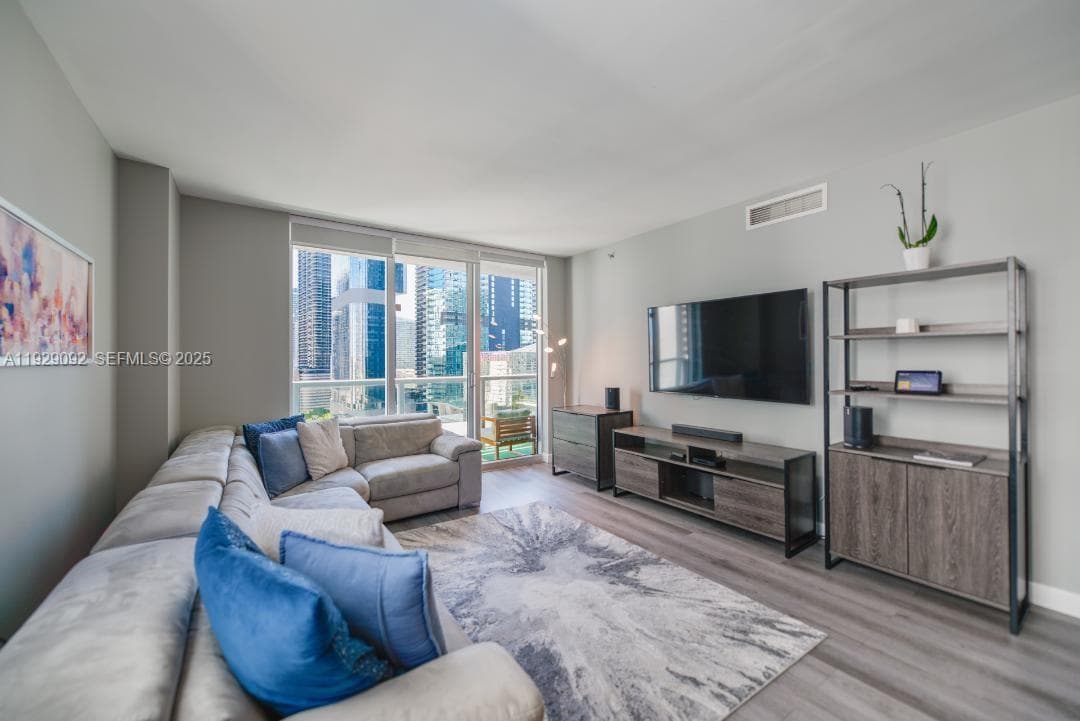 55 SE 6th St # 2110, Miami FL 33131 — 3