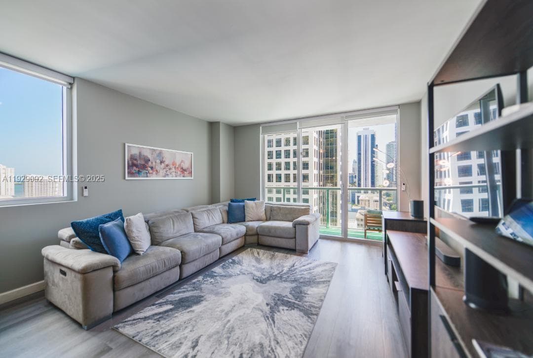 55 SE 6th St # 2110, Miami FL 33131 — 1
