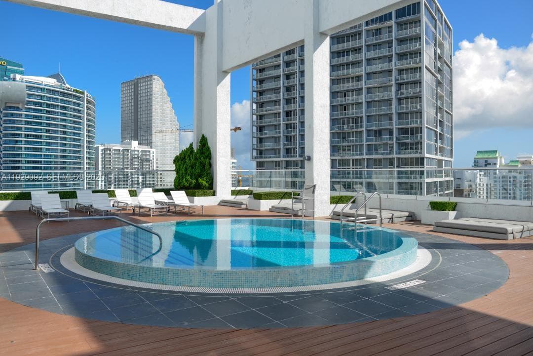 55 SE 6th St # 2110, Miami FL 33131 — 15