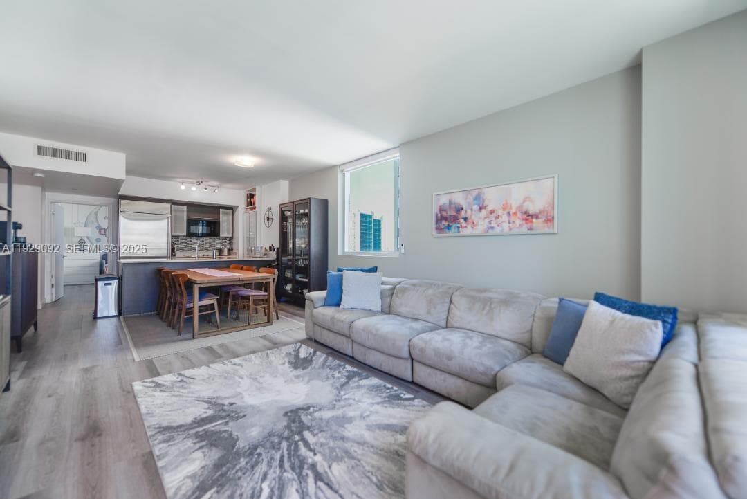 55 SE 6th St # 2110, Miami FL 33131 — 4