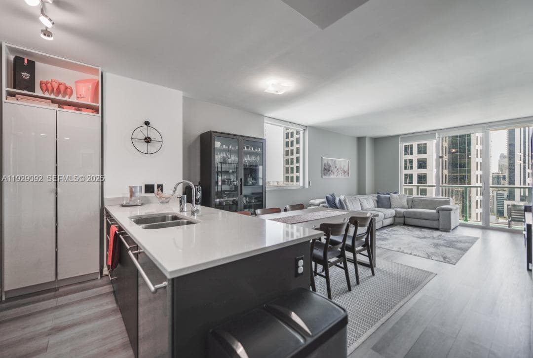 55 SE 6th St # 2110, Miami FL 33131 — 8