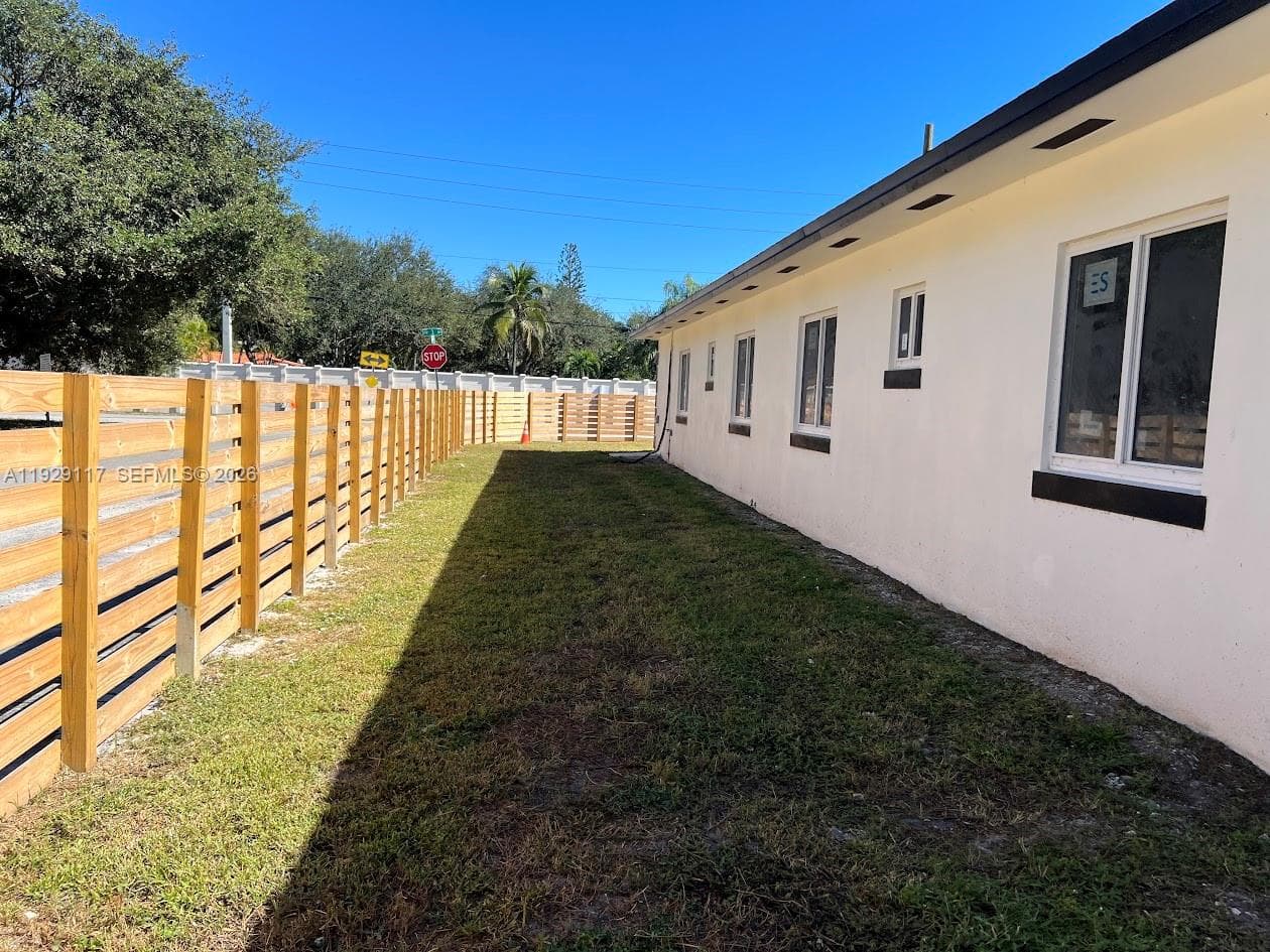 9254 NW 3rd Ave, Miami FL 33150 — 5