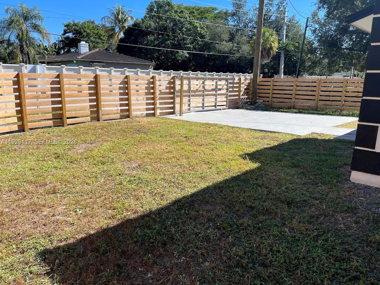 9254 NW 3rd Ave, Miami FL 33150 — 4