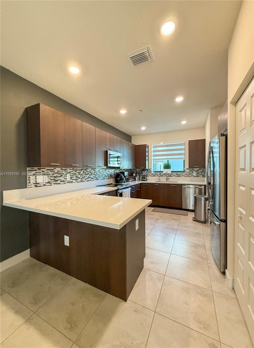 4654 NW 84th Ave, Doral FL 33166 — 16