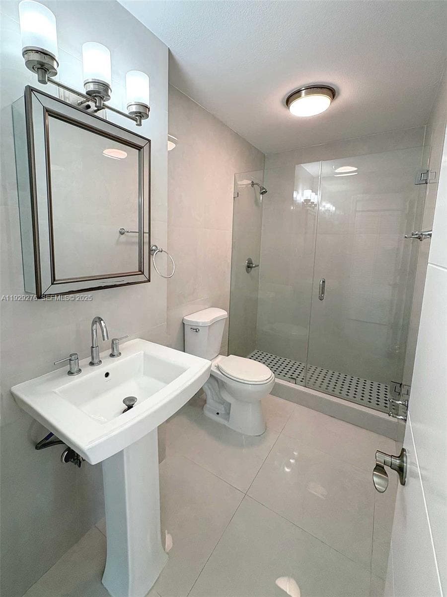 3079 NW 11th St # 3053, Miami FL 33125 — 13