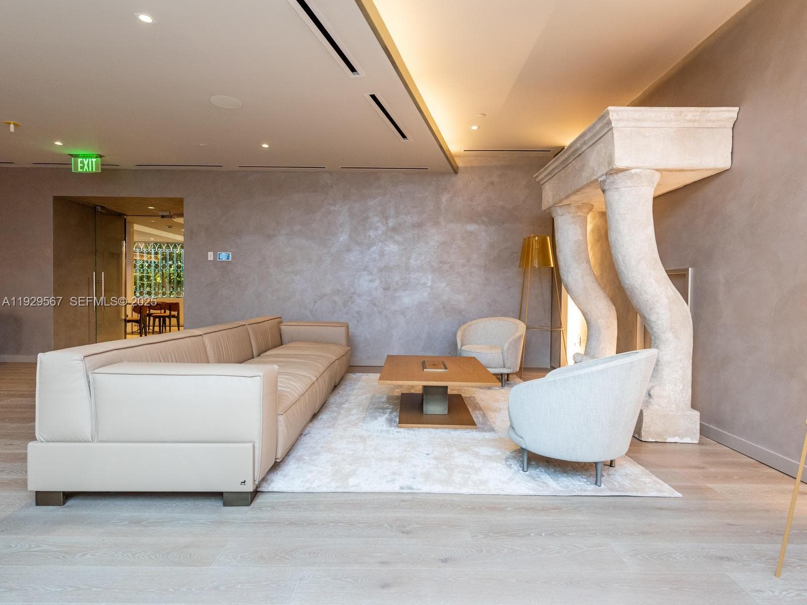 1000 Brickell Plz # 4005, Miami FL 33131 — 33
