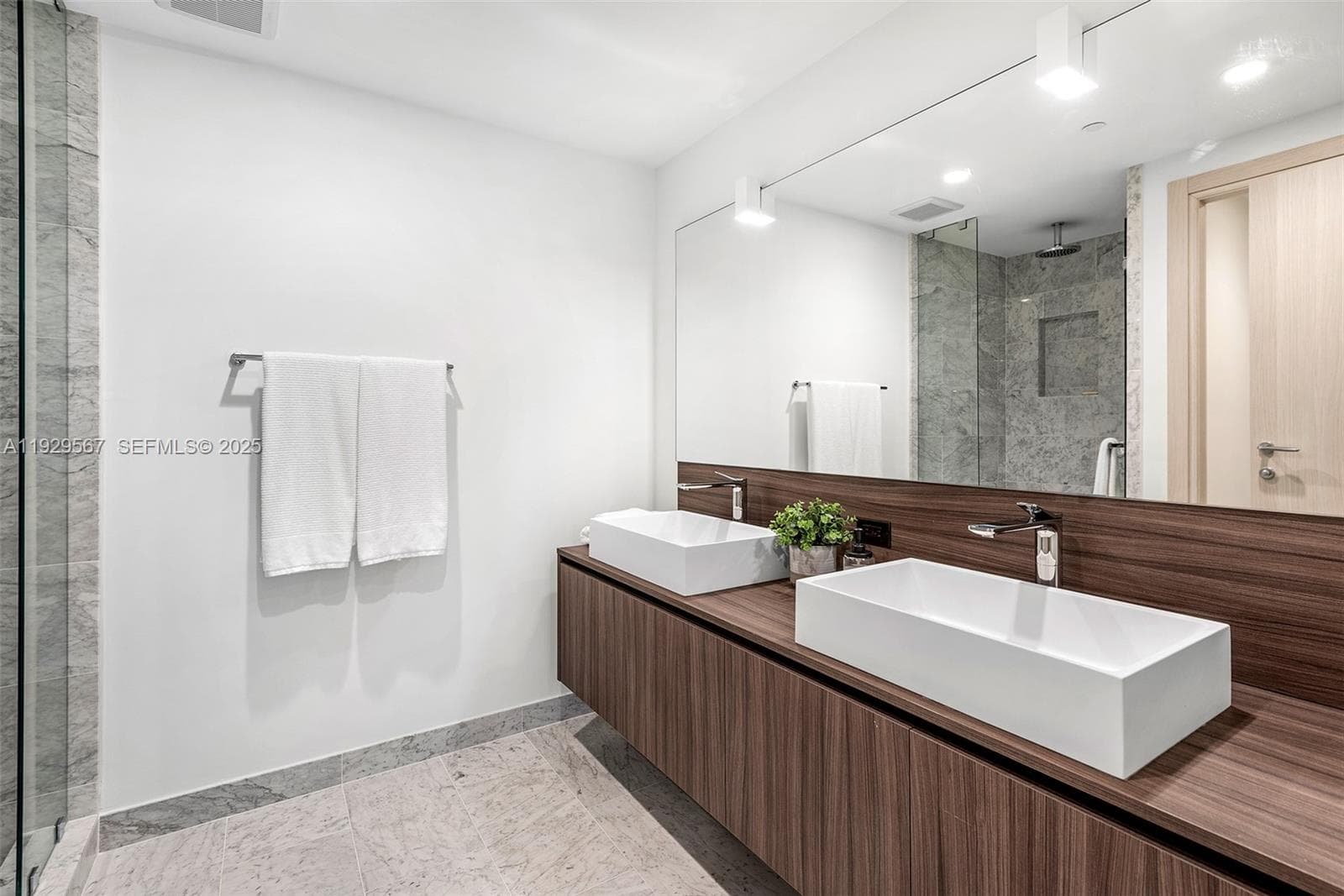 1000 Brickell Plz # 4005, Miami FL 33131 — 11