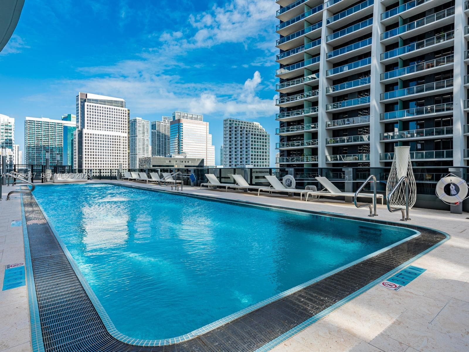 1000 Brickell Plz # 4005, Miami FL 33131 — 29