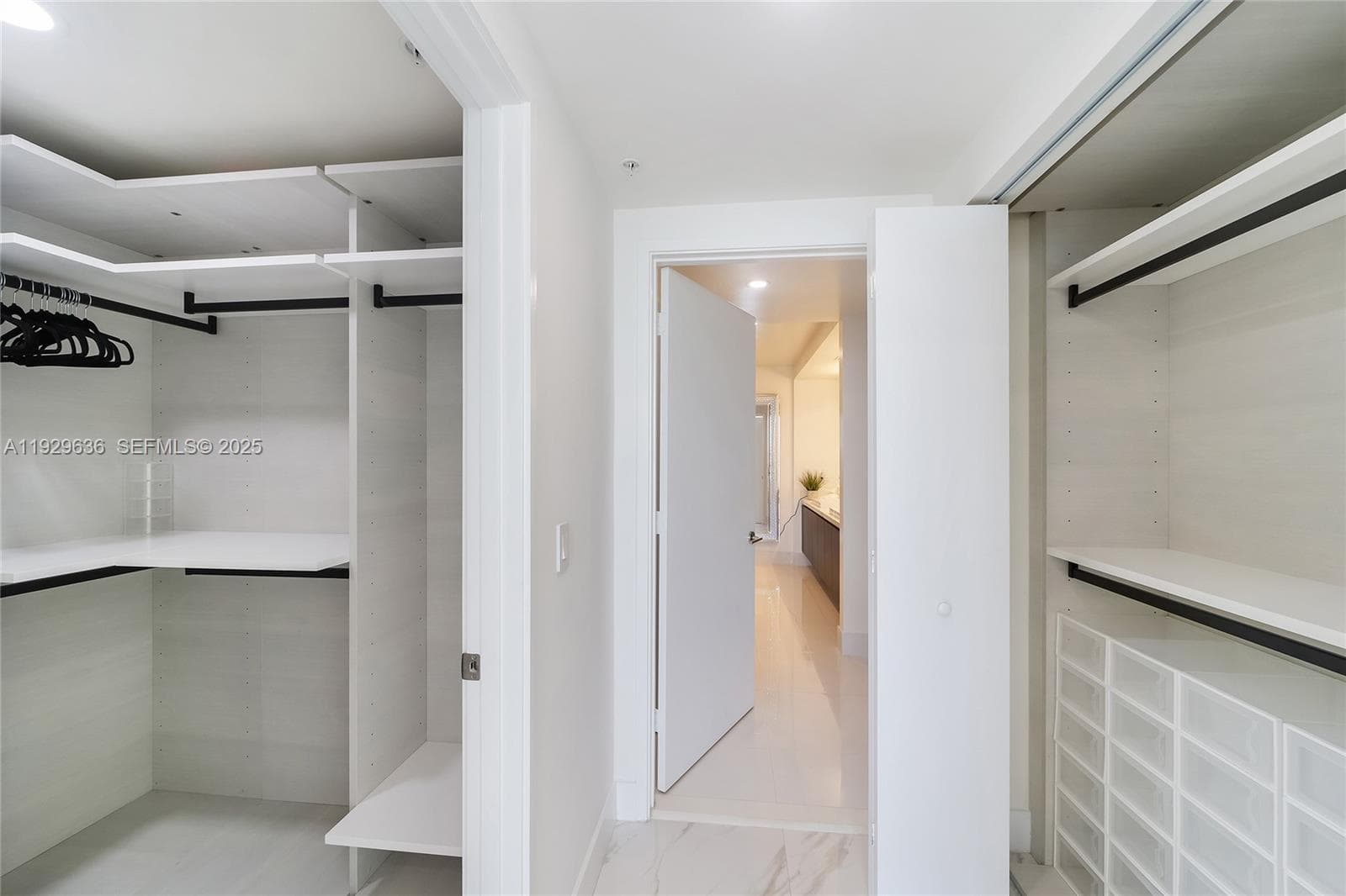 300 Sunny Isles Blvd # 2203, Sunny Isles Beach FL 33160 — 33