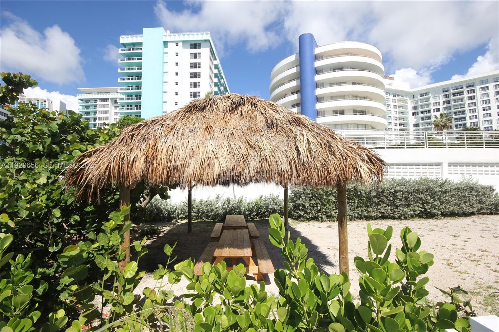 5161 Collins Ave # 1610, Miami Beach FL 33140 — 33