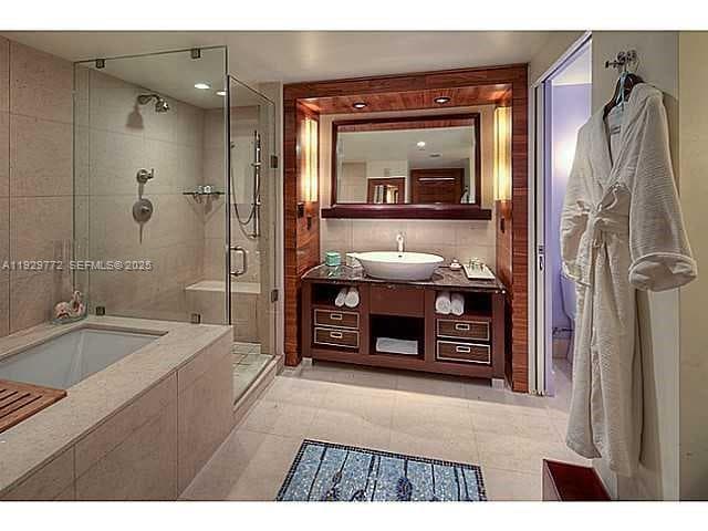 6801 Collins Ave # 309, Miami Beach FL 33141 — 16