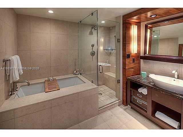6801 Collins Ave # 309, Miami Beach FL 33141 — 14