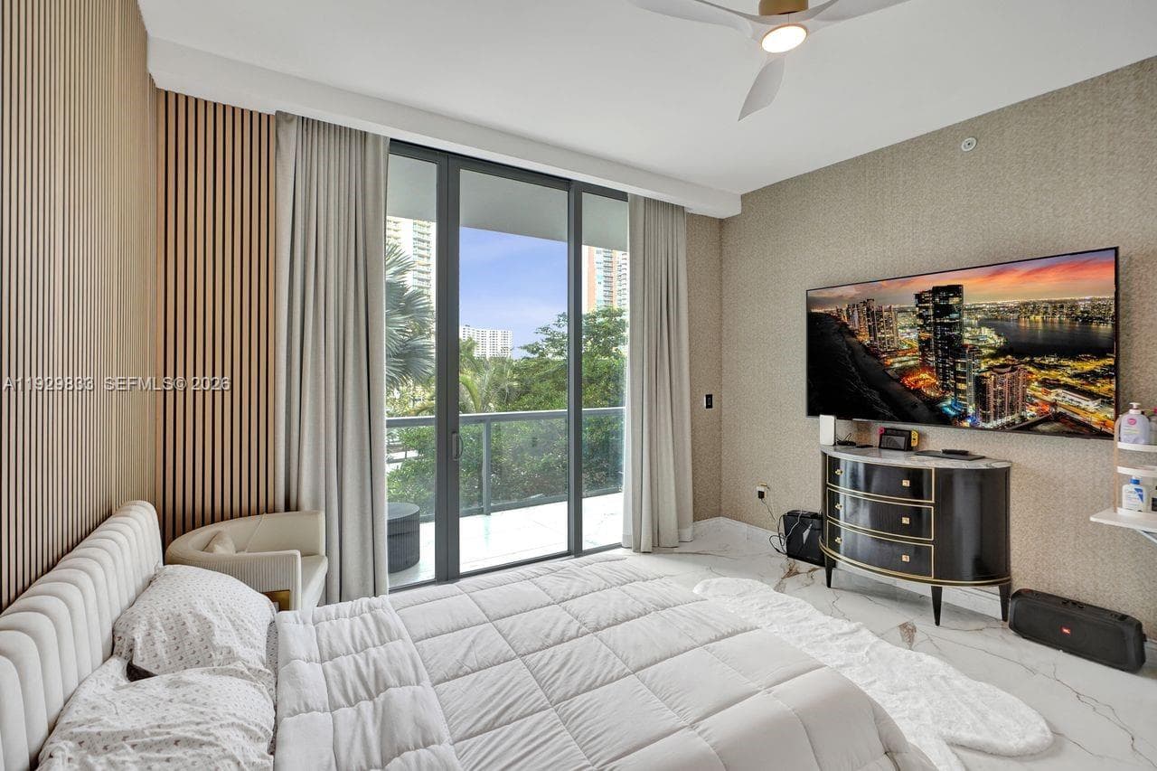 3300 NE 188th St # 210, Aventura FL 33180 — 27