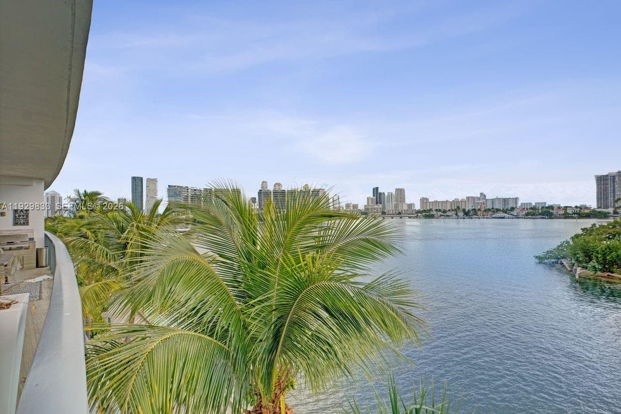 3300 NE 188th St # 210, Aventura FL 33180 — 68