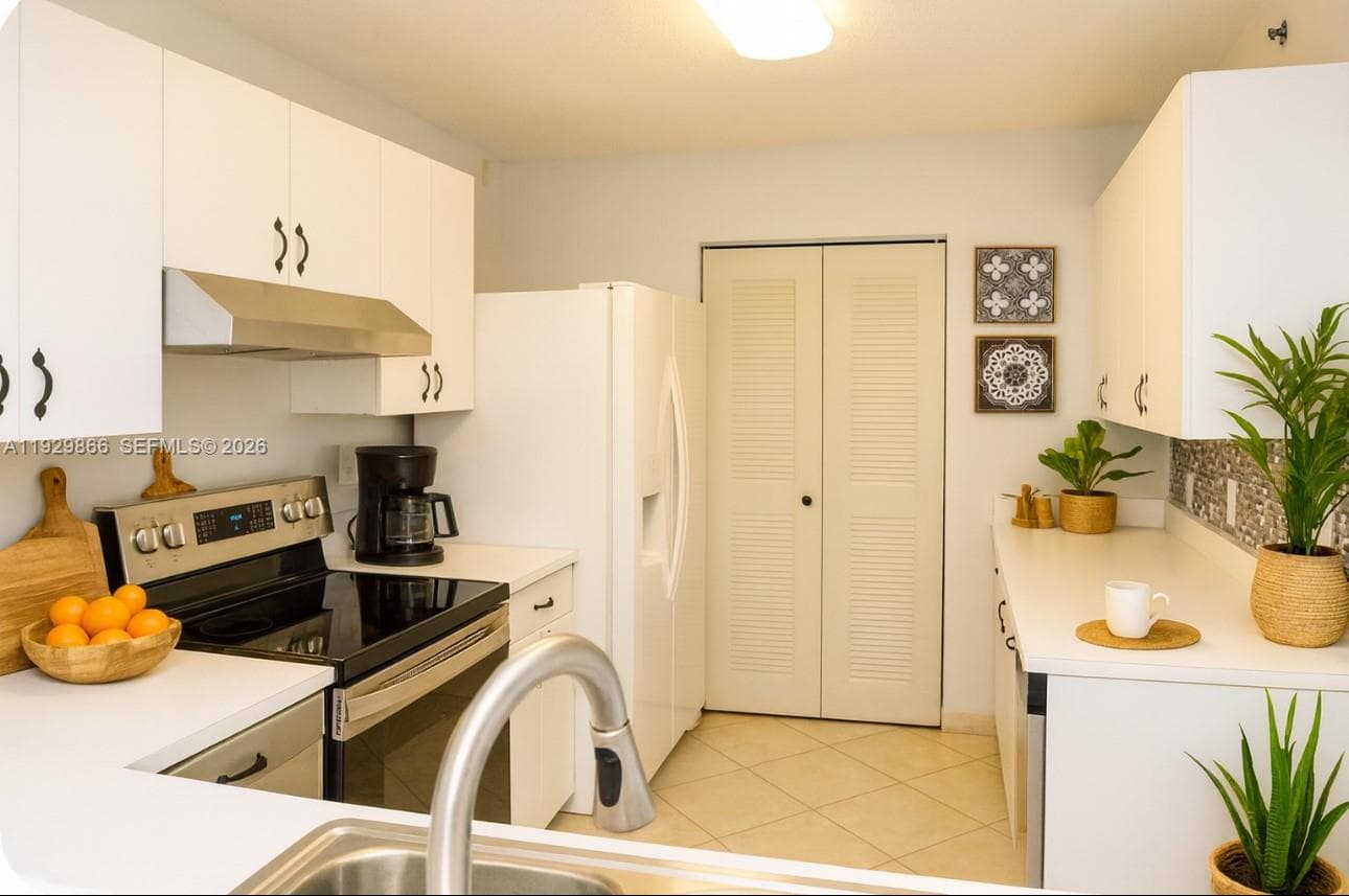 19601 E Country Club Dr # 7202, Aventura FL 33180 — 4