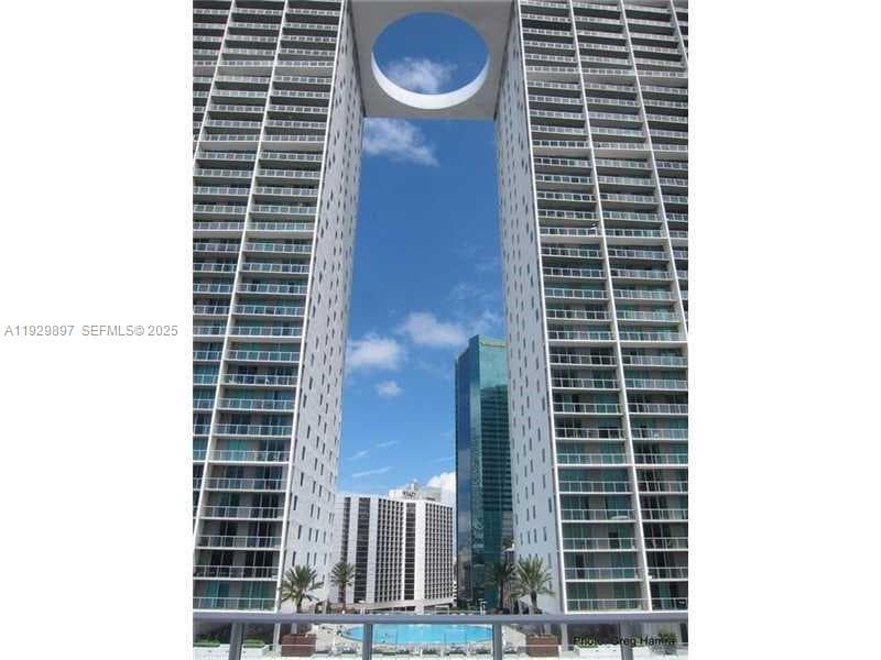500 Brickell Ave # 2303, Miami FL 33131 — 2