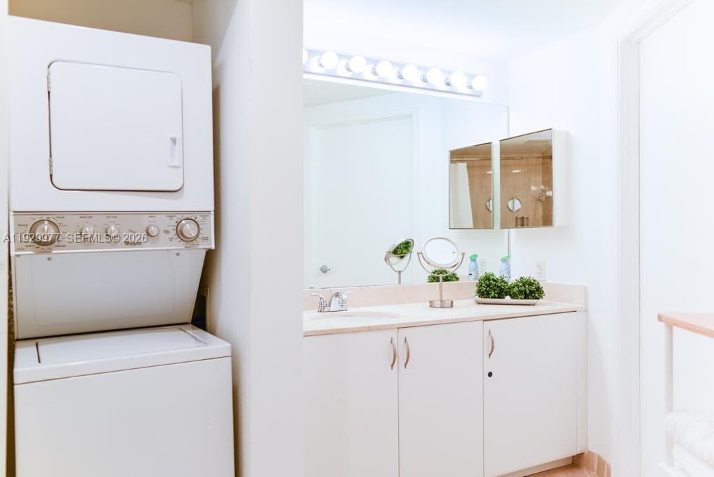 1750 N Bayshore Dr # 4814, Miami FL 33132 — 23