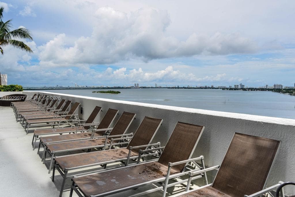 1750 N Bayshore Dr # 4814, Miami FL 33132 — 32