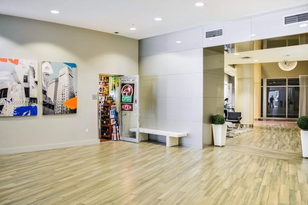 1750 N Bayshore Dr # 4814, Miami FL 33132 — 30