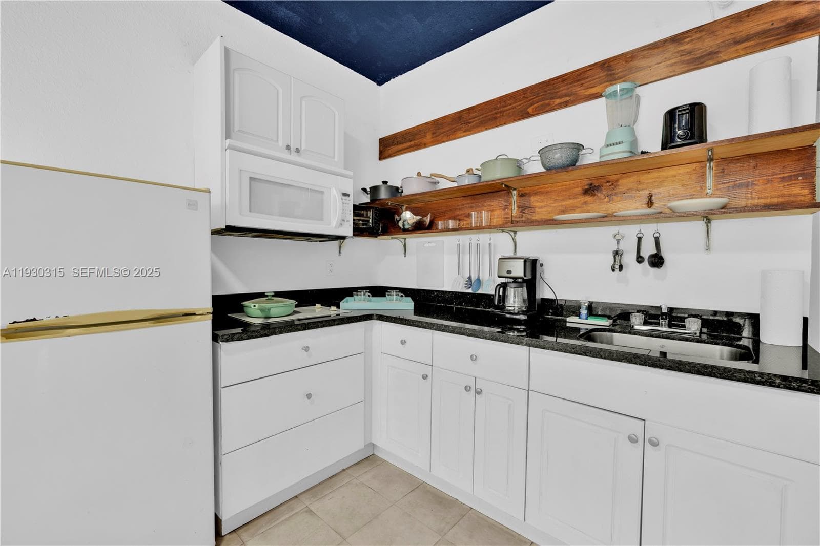 255 W 24th St # 302, Miami Beach FL 33140 — 7