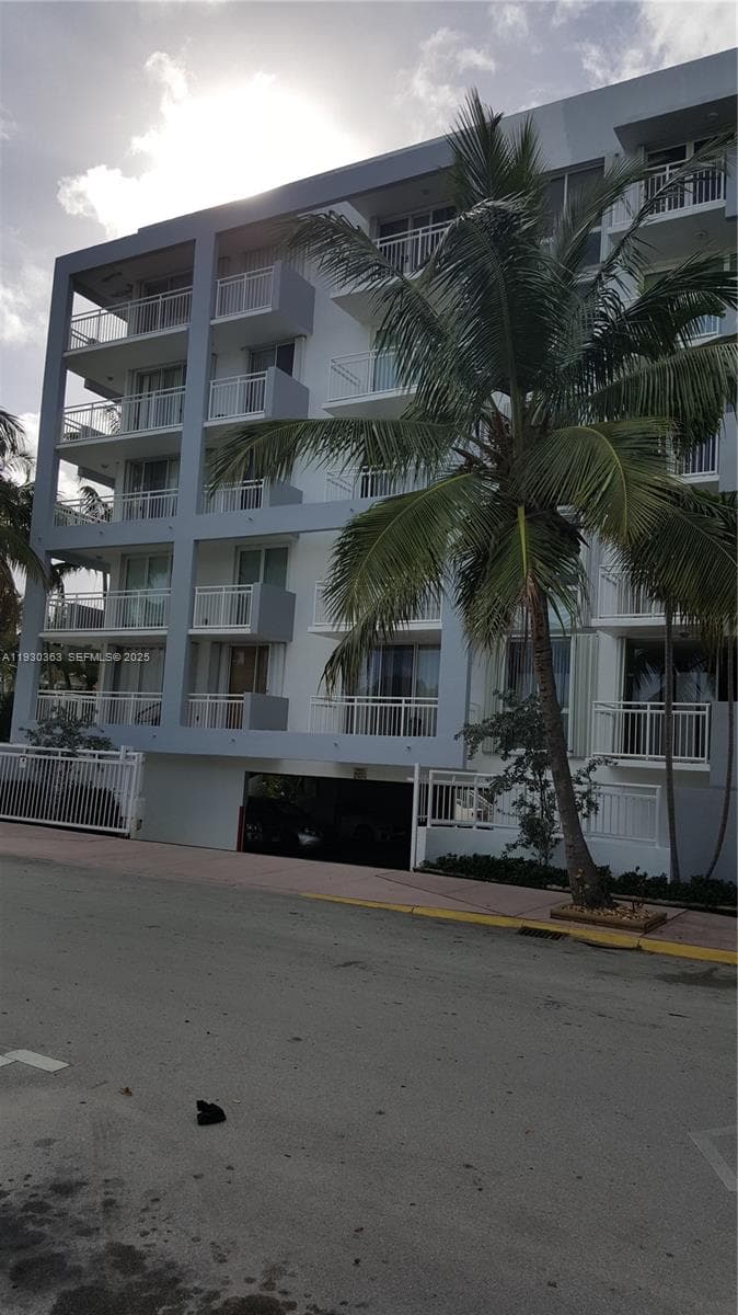 7832 Collins Ave # 403, Miami Beach FL 33141 — 4