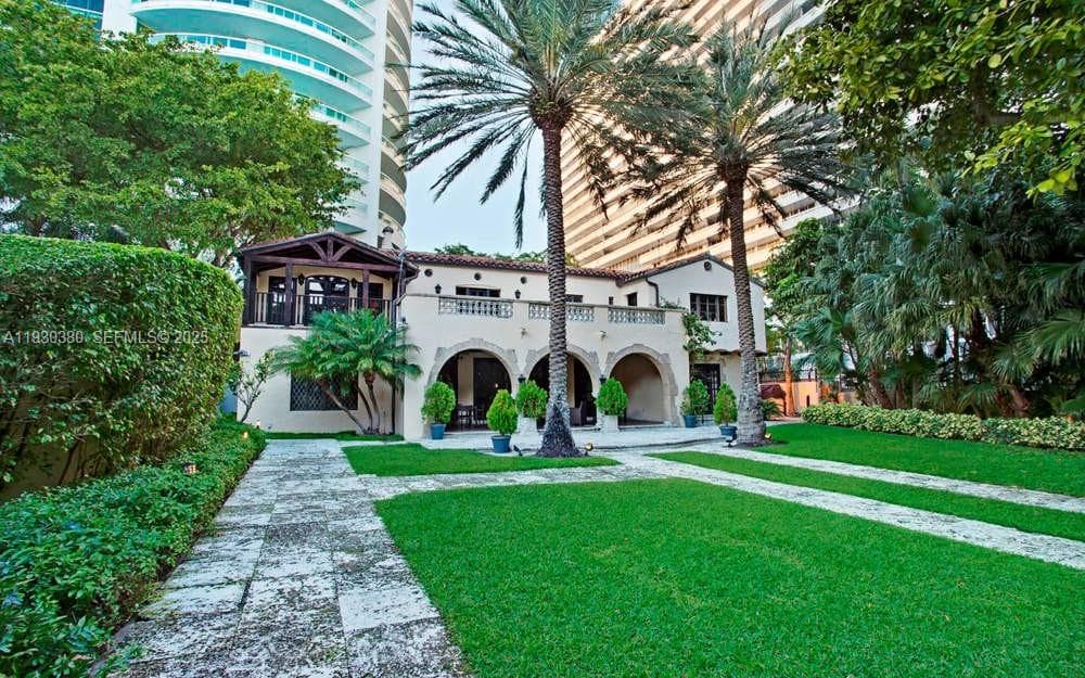 1643 Brickell Ave, Miami FL 33129 — 68