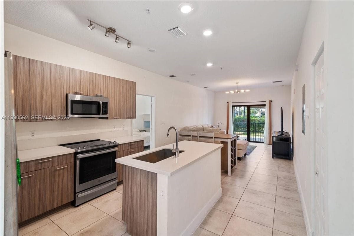 4636 NW 84th Ave # 13, Doral FL 33166 — 2