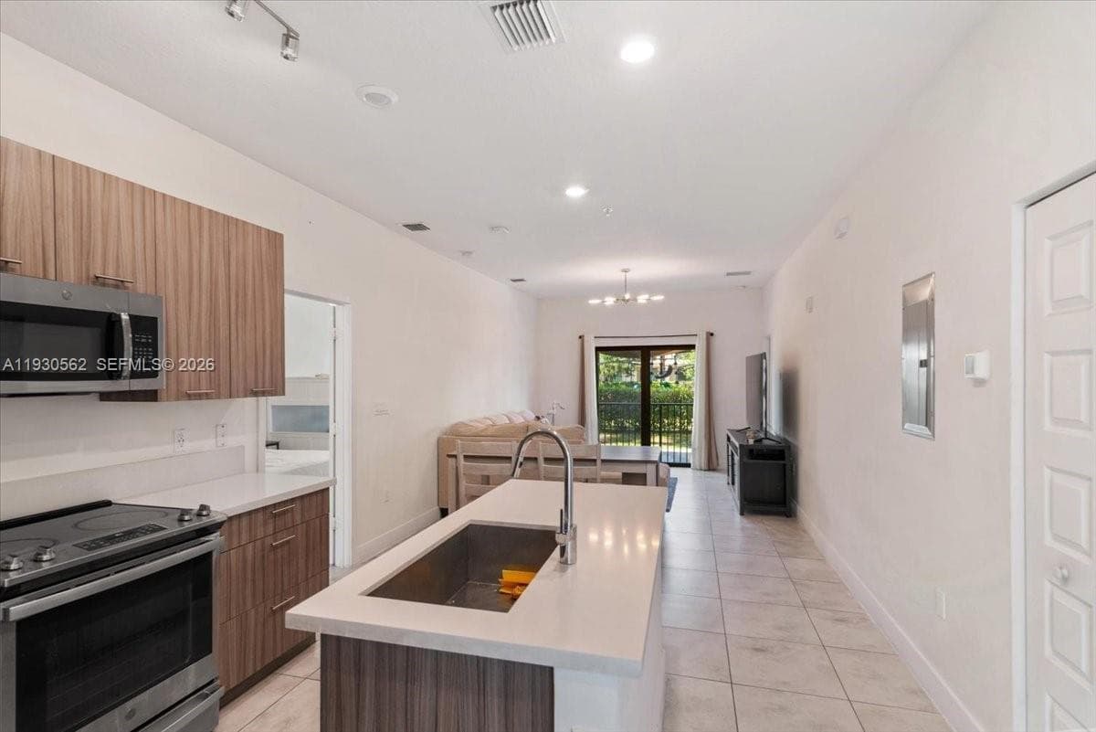 4636 NW 84th Ave # 13, Doral FL 33166 — 7